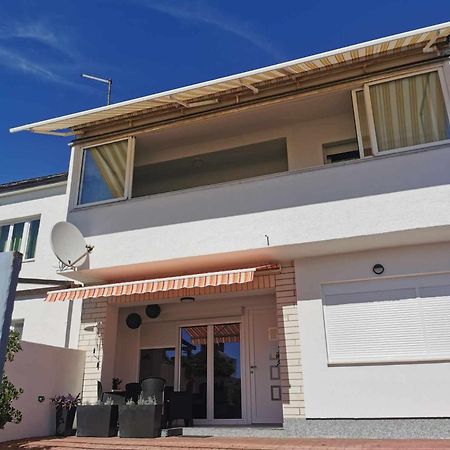 סנג' Guesthouse Nadia מראה חיצוני תמונה